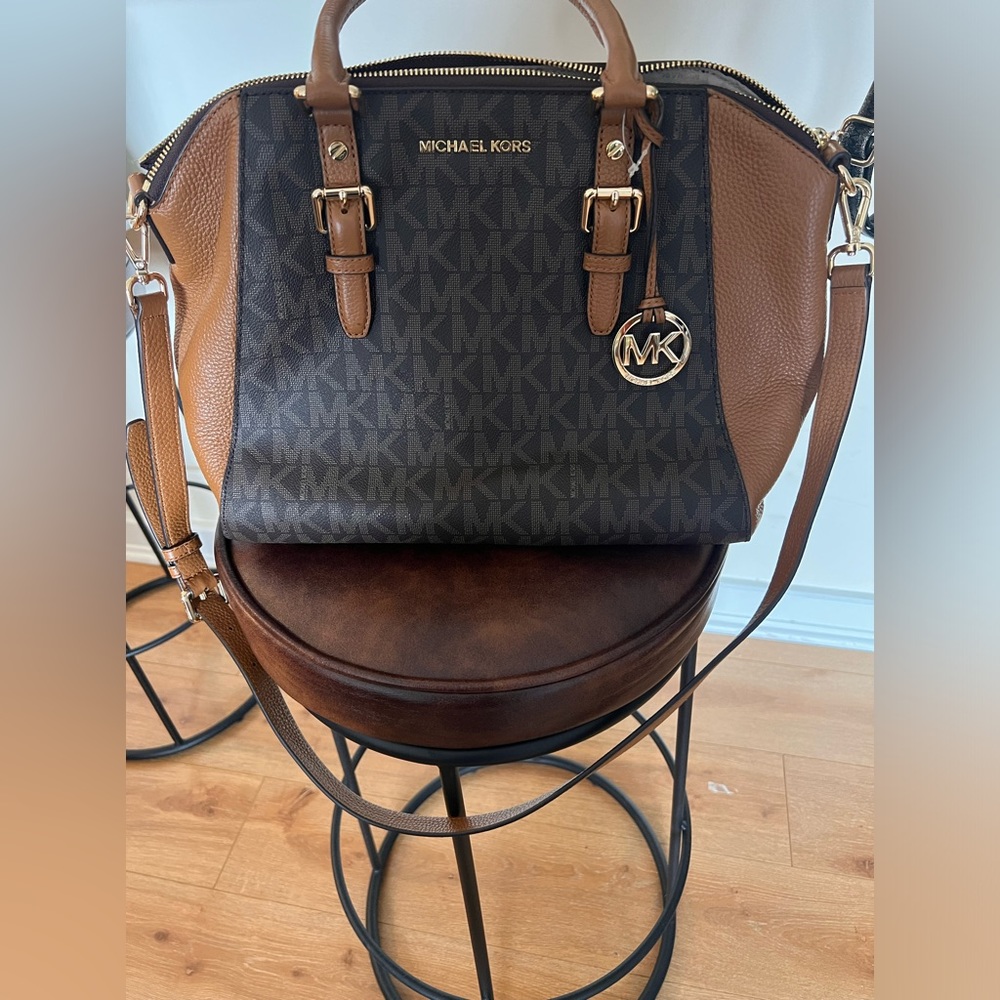 Michael Kors bag only used once! Like new clean inside and out.